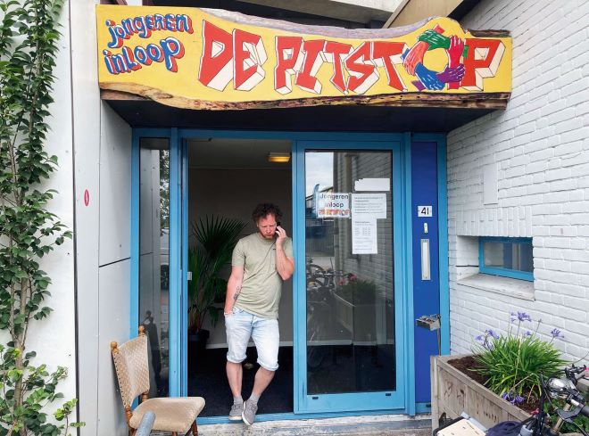 Paul Kreemers in de deuropening van de Pitstop